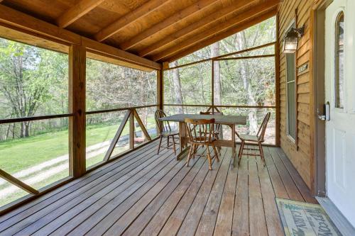 Idyllic Southern Indiana Cabin Near Patoka Lake! in Taswell, USA