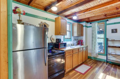 Idyllic Southern Indiana Cabin Near Patoka Lake! in Taswell, USA