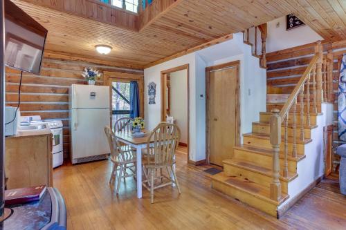 Vacation Rental Near Lake Patoka with Hot Tub! in Taswell, USA