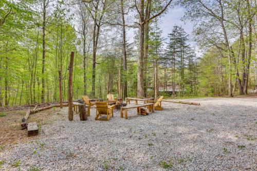 Comfy Taswell Cabin Rental - Community Amenities! in Taswell, USA