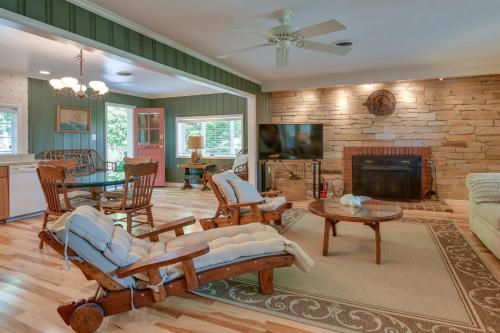 Waterfront Annapolis Cottage: Fire Pit & Pier in Whitehall Manor (MD)
