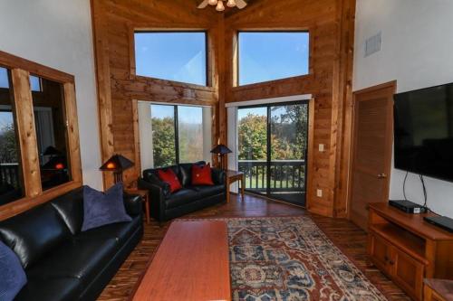 Seven Springs Stoneridge 3 Bedroom & Loft Standard Condo, walking distance to slopes! condo thumb 2
