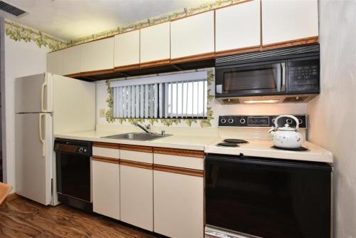 Seven Springs Stoneridge 3 Bedroom & Loft Standard Condo, walking distance to slopes! condo thumb 3