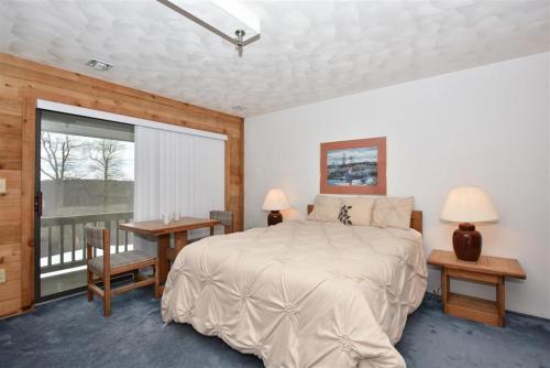 Seven Springs Stoneridge 3 Bedroom & Loft Standard Condo, walking distance to slopes! condo detail