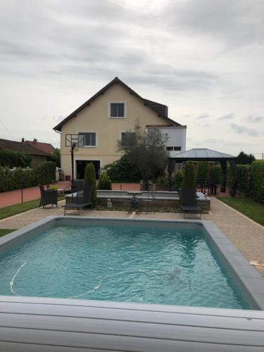 Les Pichies, Villa Antonio, piscine & spa - Location saisonnière - Digoin