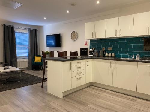 Modern 3 bedroom apartment close to the city centre, Liverpool (photo 3)