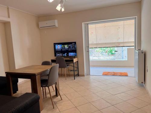 2BR Apartment next to National Archaeological Museum and AUEB, Atene