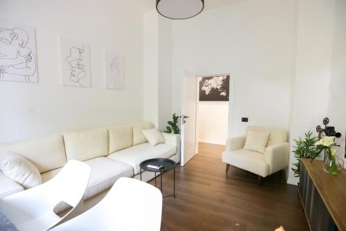 MiddleNest Central Apartment, Тирана (фото 7)