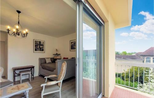 Gorgeous Apartment In Cosne-cours-sur-loire With Wifi - Location saisonnière - Cosne-Cours-sur-Loire
