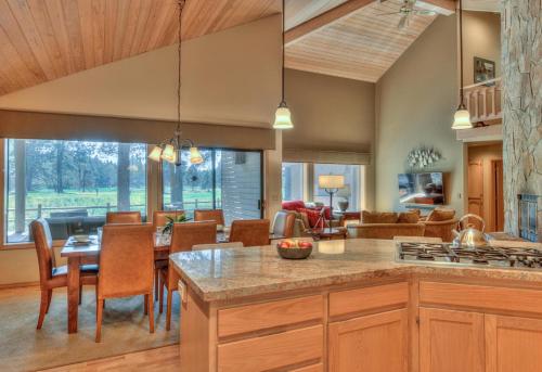 Pole House - Unit 1, Sunriver (foto 7)