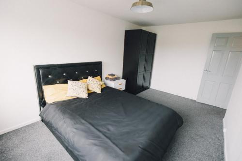 Luxe Spacious & Central 2Bed Luton Apartment - Free Parking - Free Wi-Fi - Near LTN Airport & L&D Hospital