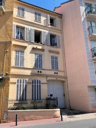 Maisonnette studio bas Suquet, 200m plages, 700m palais, au calme