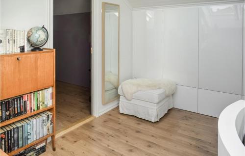 3 Bedroom Beautiful Apartment In Gamle Fredrikstad