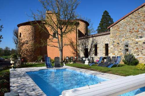 Château des Aiguilles - Accommodation - Saint-Rémy-de-Chargnat