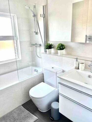 BEAUTIFUL WINDSOR COTTAGE, AMAZING LOCATION, The Castle, Ascot, Legoland, Free Parking Super Close, Windsor (zdjęcie 10)