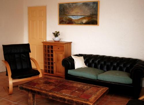 Charming Two Bedroom Cottage with Magnificent Sea Views. 10 minutes from Kenmare in Ring of Kerry