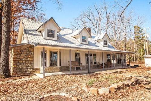 The Farmhouse in Smithville, USA