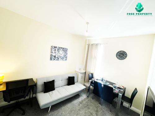 Fogs Property - Darlington City Apartments, Darlington (photo 8)