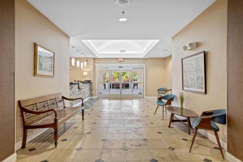 Vestabils, Blue Water Inn & Suites, BW Signature Collection in North Topsail Beach (NC)