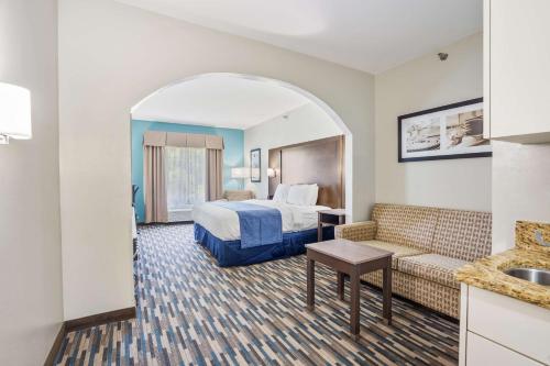 Quality Inn & Suites Sneads Ferry- North Topsail Beach - image 4
