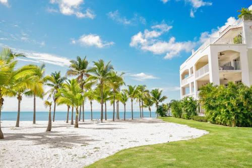 Beach, Modern Apartment - Steps to Puntarena Beach Club & Shops - Marina Overlook - Sleeps 10 in El Chirú