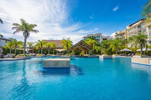 Swimming pool, Modern Apartment - Steps to Puntarena Beach Club & Shops - Marina Overlook - Sleeps 10 in El Chirú