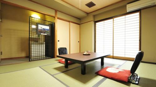 room detail thumbnail 2