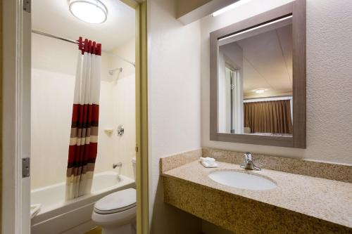 Red Roof Inn Wilkes-Barre Arena - image 6