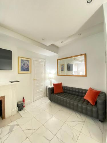 Large DUPLEX Home-Five Minutes to Columbia Heights Metro - image 12