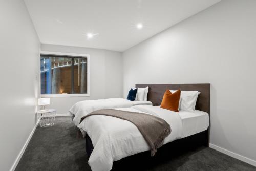 Rivendell Luxury Cliff Top Home Queenstown - Spa & Sauna - image 4