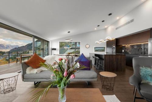 Rivendell Luxury Cliff Top Home Queenstown - Spa & Sauna - image 8