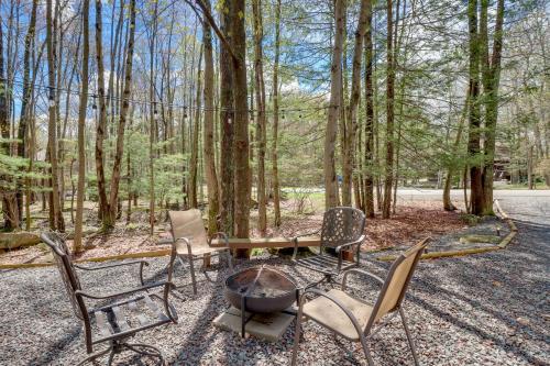 Poconos Vacation Rental 6 Mi to Lake Wallenpaupack in Lake Ariel, USA