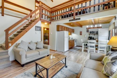 Poconos Vacation Rental 6 Mi to Lake Wallenpaupack in Lake Ariel, USA