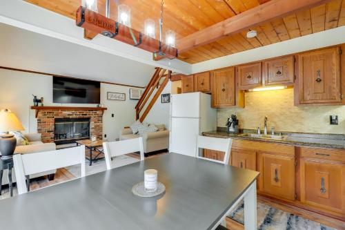 Poconos Vacation Rental 6 Mi to Lake Wallenpaupack in Lake Ariel, USA