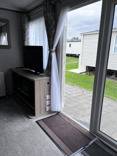 Fantastic Family 3-Bed static Caravan cooper bea