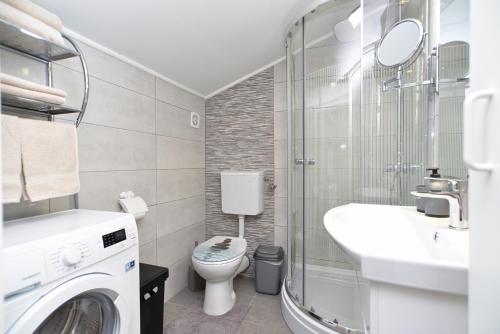 Family-friendly apartments with swimming pool Vodnjan Fazana - 21040 - image 4