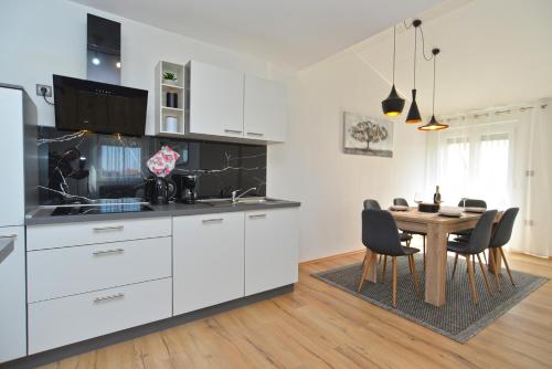 Two-Bedroom Apartment with Balcony and Sea View image 7