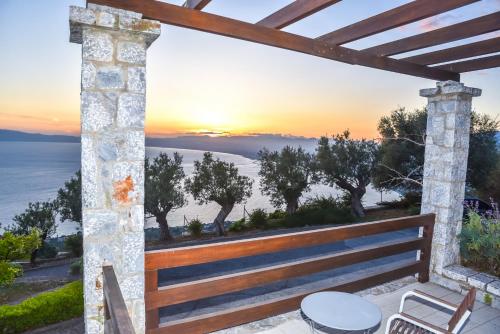 บริการและสิ่งอำนวยความสะดวก, Ryalos Villas in อาโน เวอร์กา