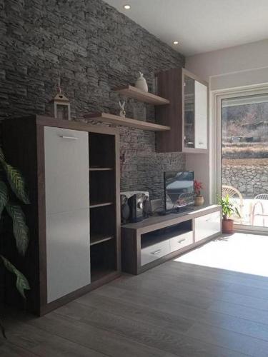 Holiday house with a parking space Ostrvica, Omis - 21086 in Zvečanje