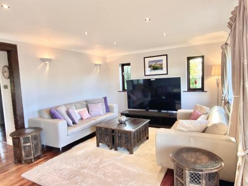 Riverside 4 Bedroom House Wraysbury Staines photo 4