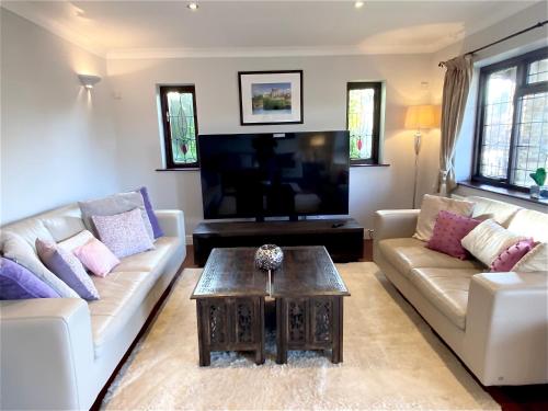 Riverside 4 Bedroom House Wraysbury Staines