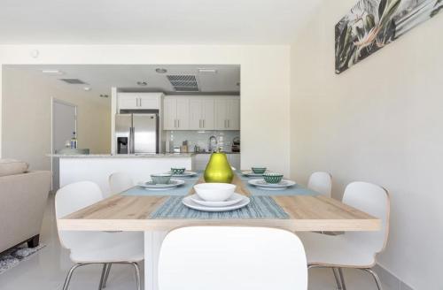 Modern Townhouse with terrace! - Cutler Bay, FL