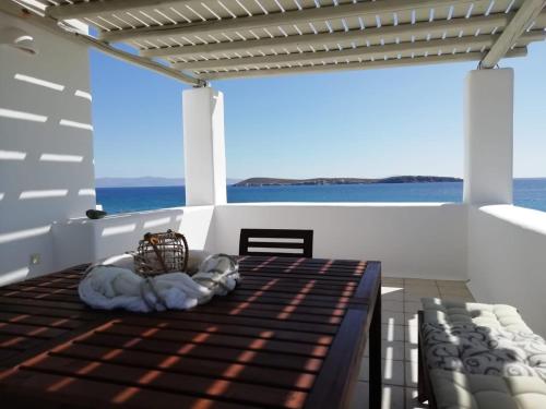 Cycladic seaside apartment