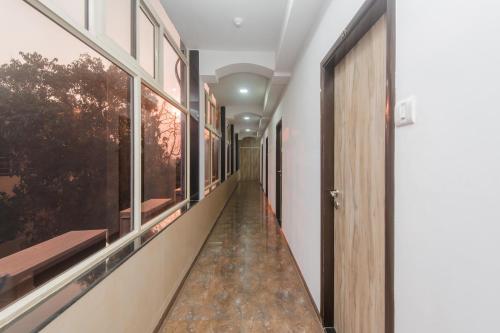 Hotel Divine Residency Near Phoenix Marketcity