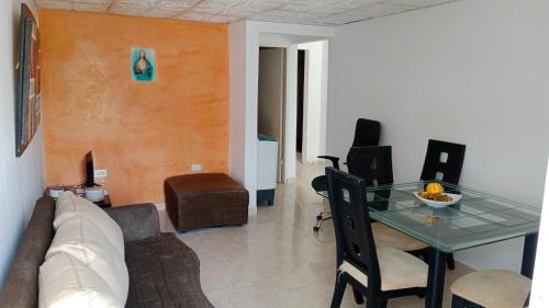 ห้องส่วนกลางสำหรับนั่งเล่น/ดูทีวี, Alojamiento cómodo en una ubicación maravillosa! (Alojamiento comodo en una ubicacion maravillosa!) in อูร์บานิซาซิออนเลาเรเลส