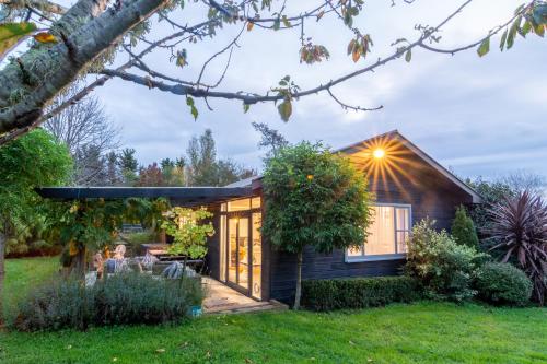 The Chefs Cottage - Accommodation - Waikanae