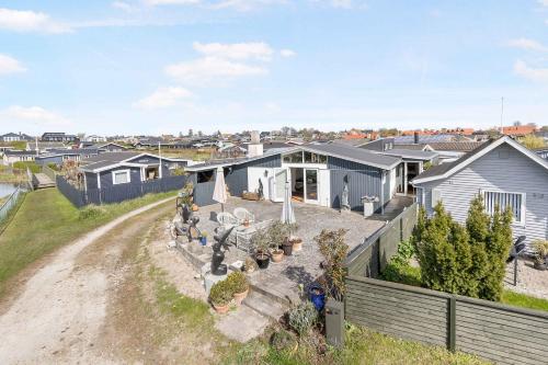  Holiday Home By The Beach And With Great Lake View, Pension in Karrebæksminde bei Fuglebjerg