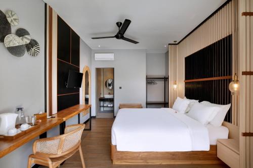 Deluxe Room image 5