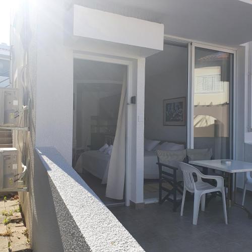 EMILIA 10 STUDIO in Polis