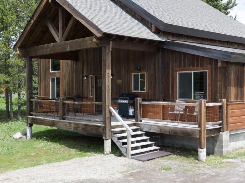 Set the Hook by KABINO Fire Pit Sleeper Sofa Loft 2 Living Rooms Grill WiFi in Rexburg